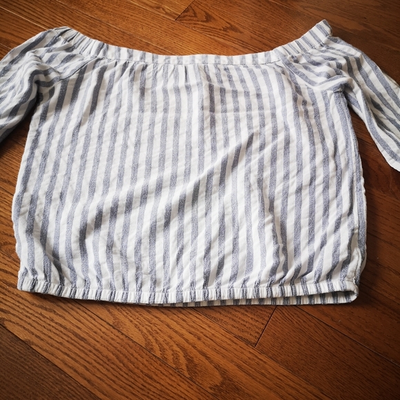 Off shoulder crop-top - Picture 5 of 10